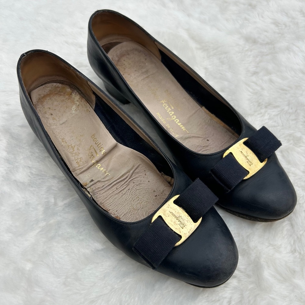 Vintage 90s WELL WORN Ferragamo Navy Leather Lillaz Bow Pump Size 7 AA